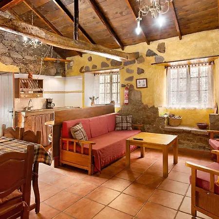 Деревянный коттедж Authentic Canarian House In The Center Of Gran Canaria Лас-Пальмас-де-Гран-Канария