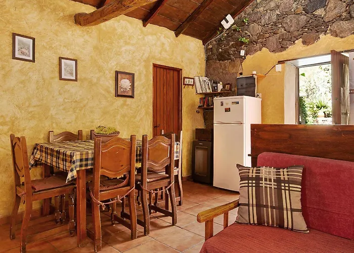 Authentic Canarian House In The Center Of Gran Canaria Деревянный коттедж